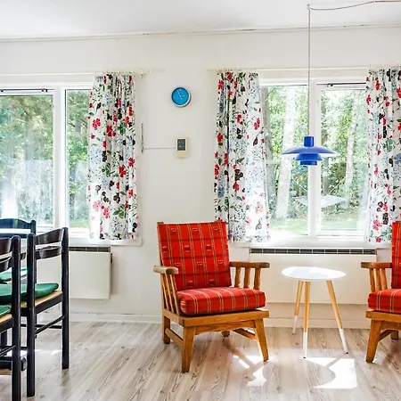 2 Bedroom Lovely In Feriehus