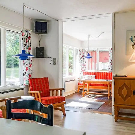 2 Bedroom Lovely In Feriehus
